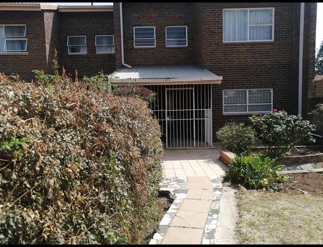 3 BEDROOM APARTMENT SOLD IN STILFONTEIN EXT 3